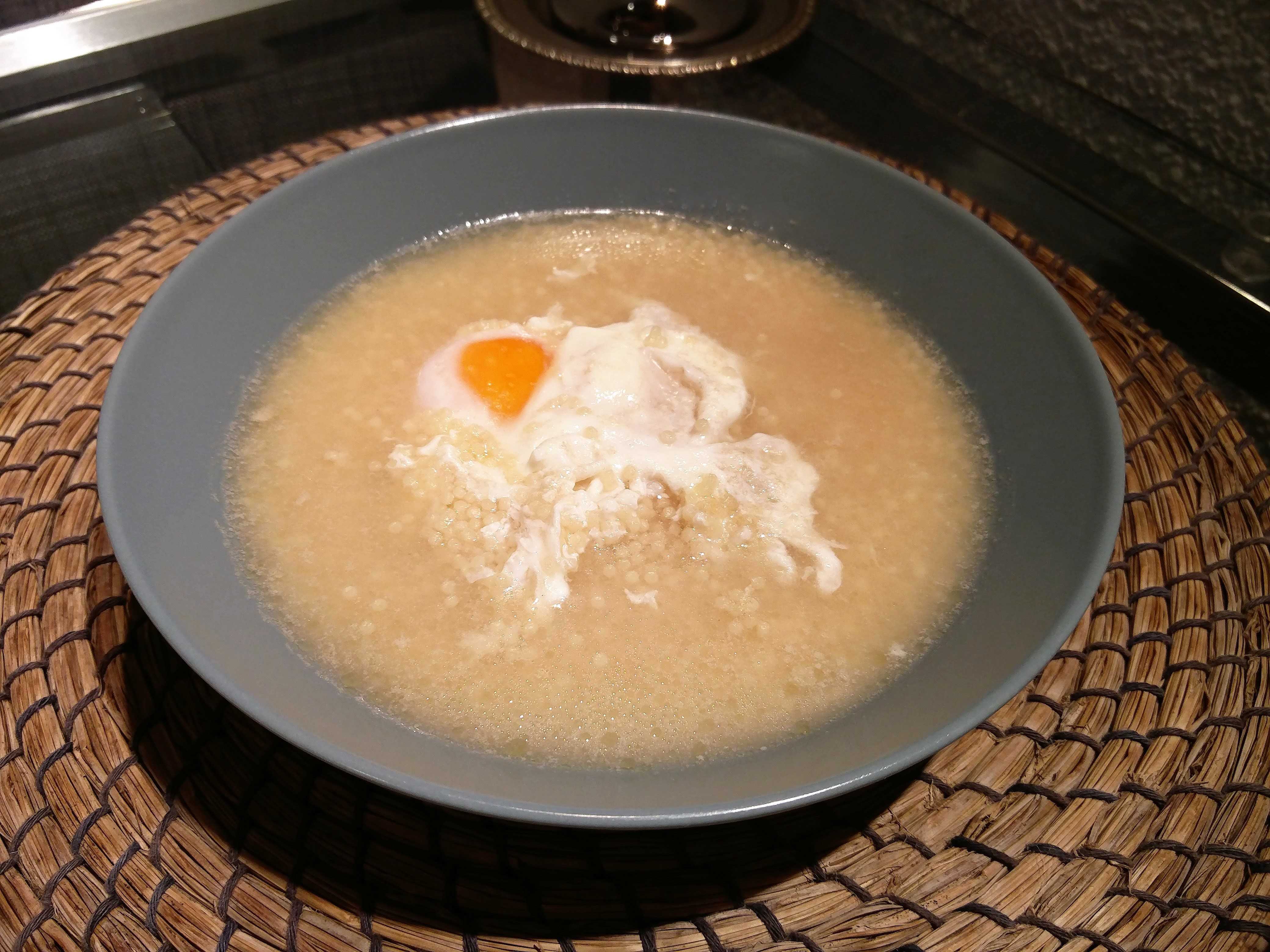Sopa de quinua con huevo