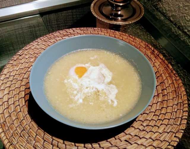 Sopa de quinua con huevo