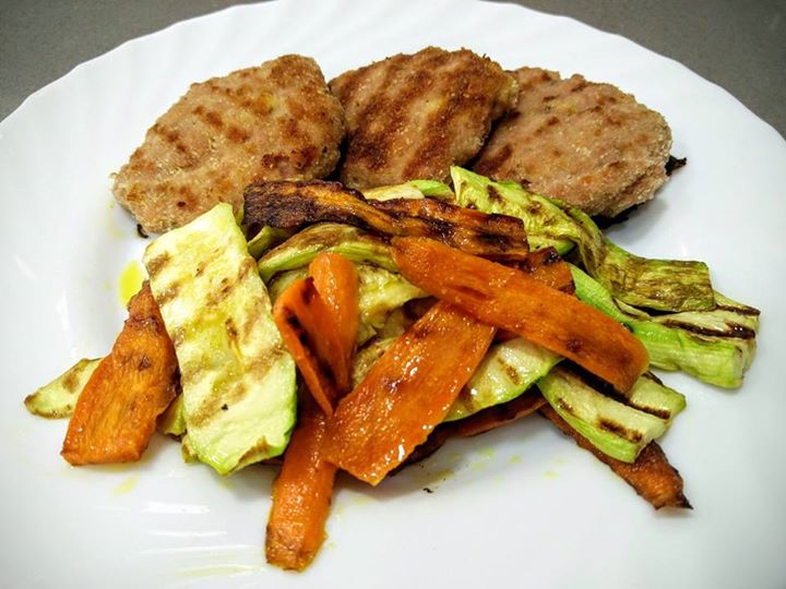 Carne picada con verduras a la plancha