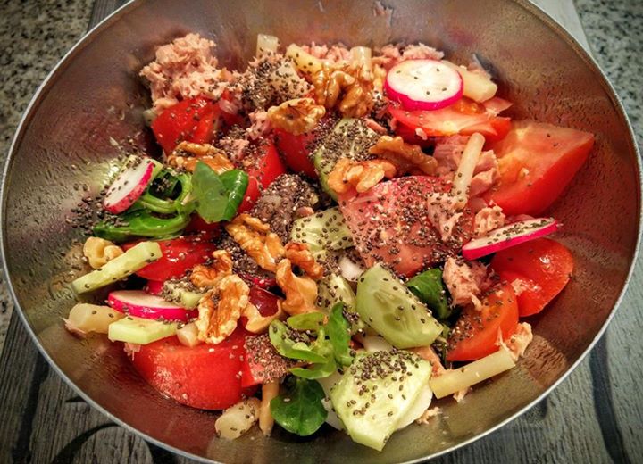 Ensalada con atún y nueces