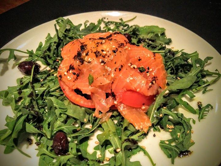 Ensalada de rúcula y salmón ahumado