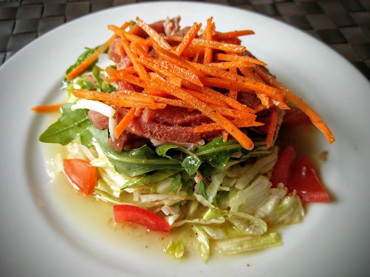 Ensalada con carpacho de ternera