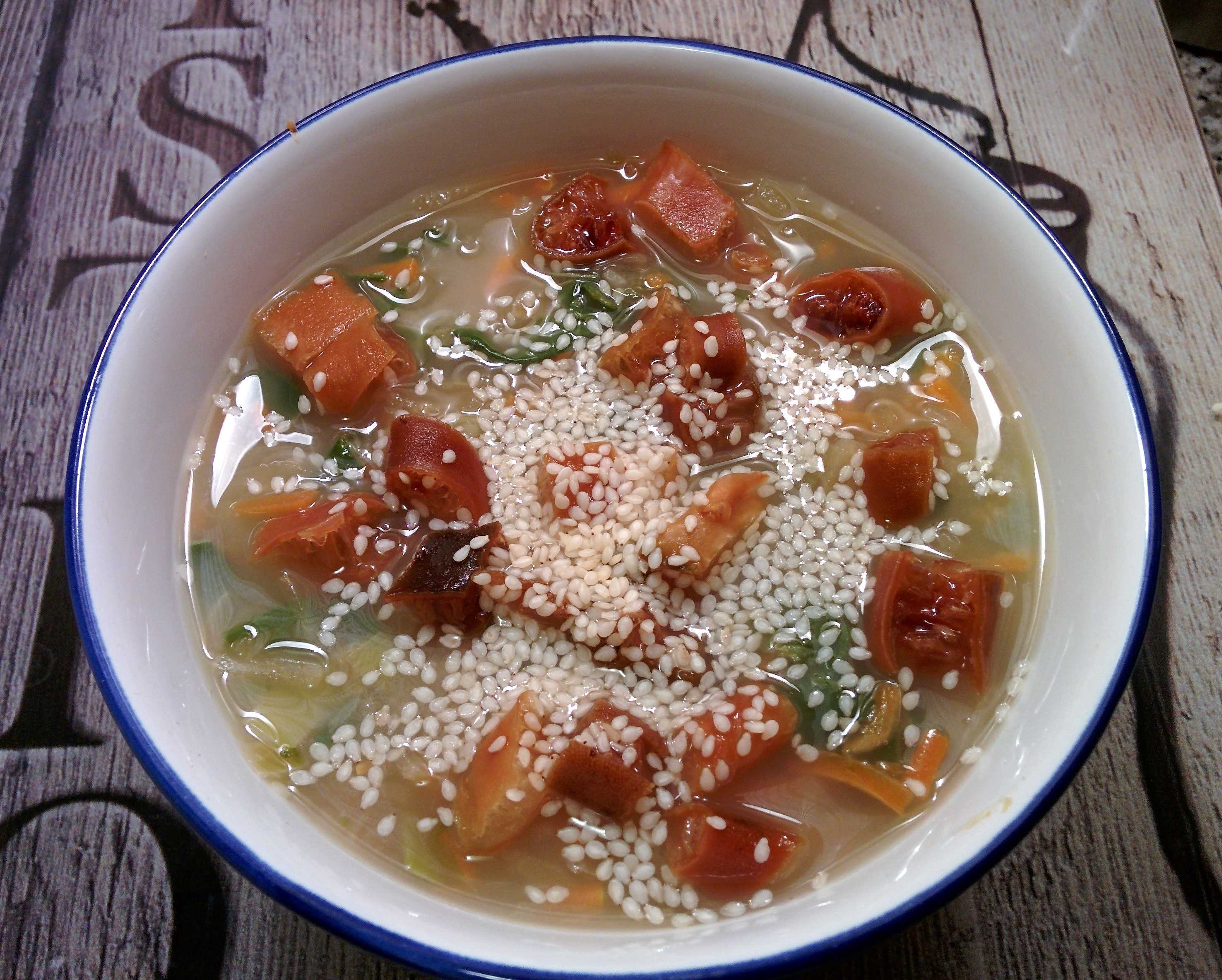 Sopa vegetal con algas