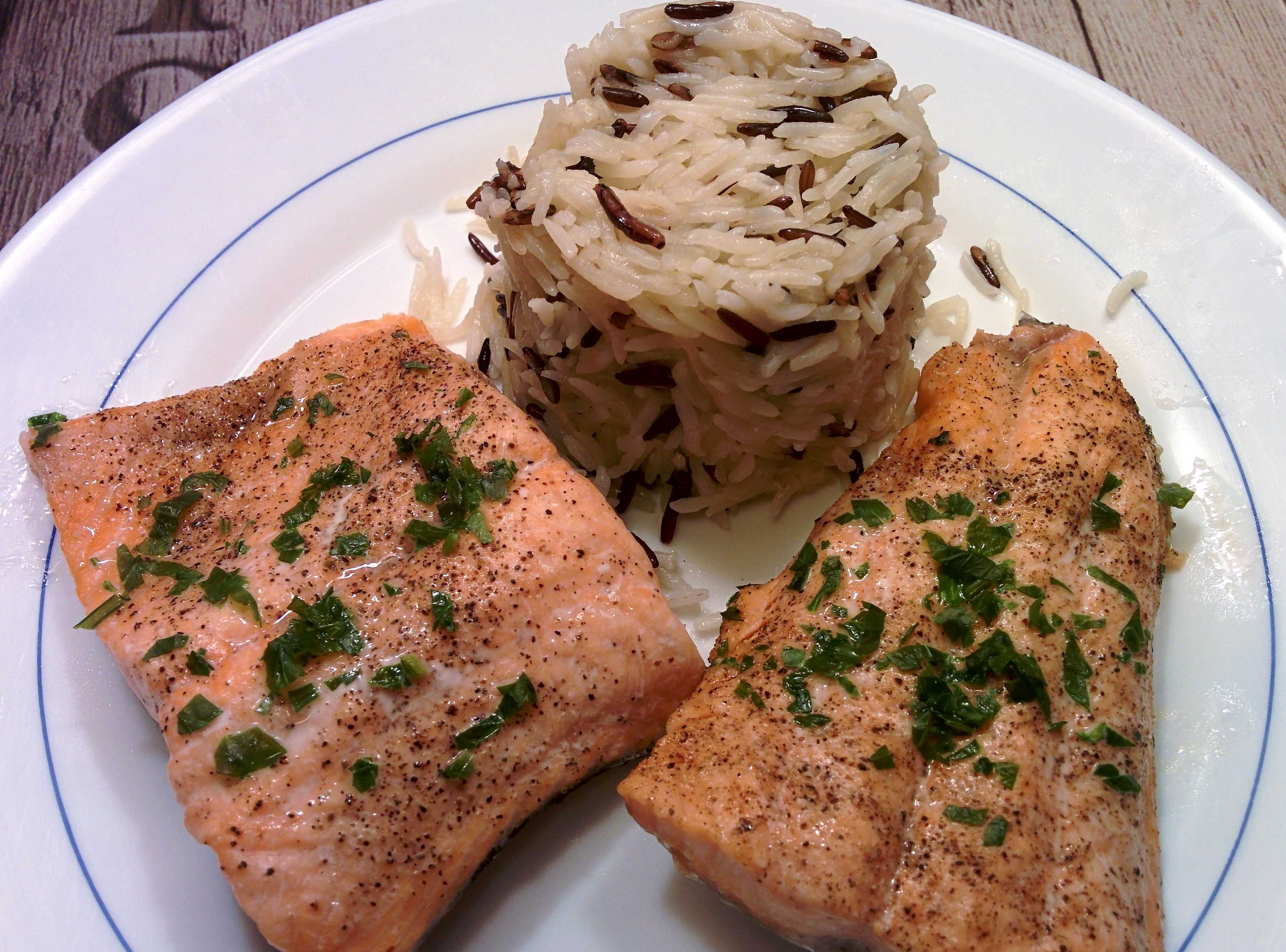 Salmón con arroz basmati y salvaje