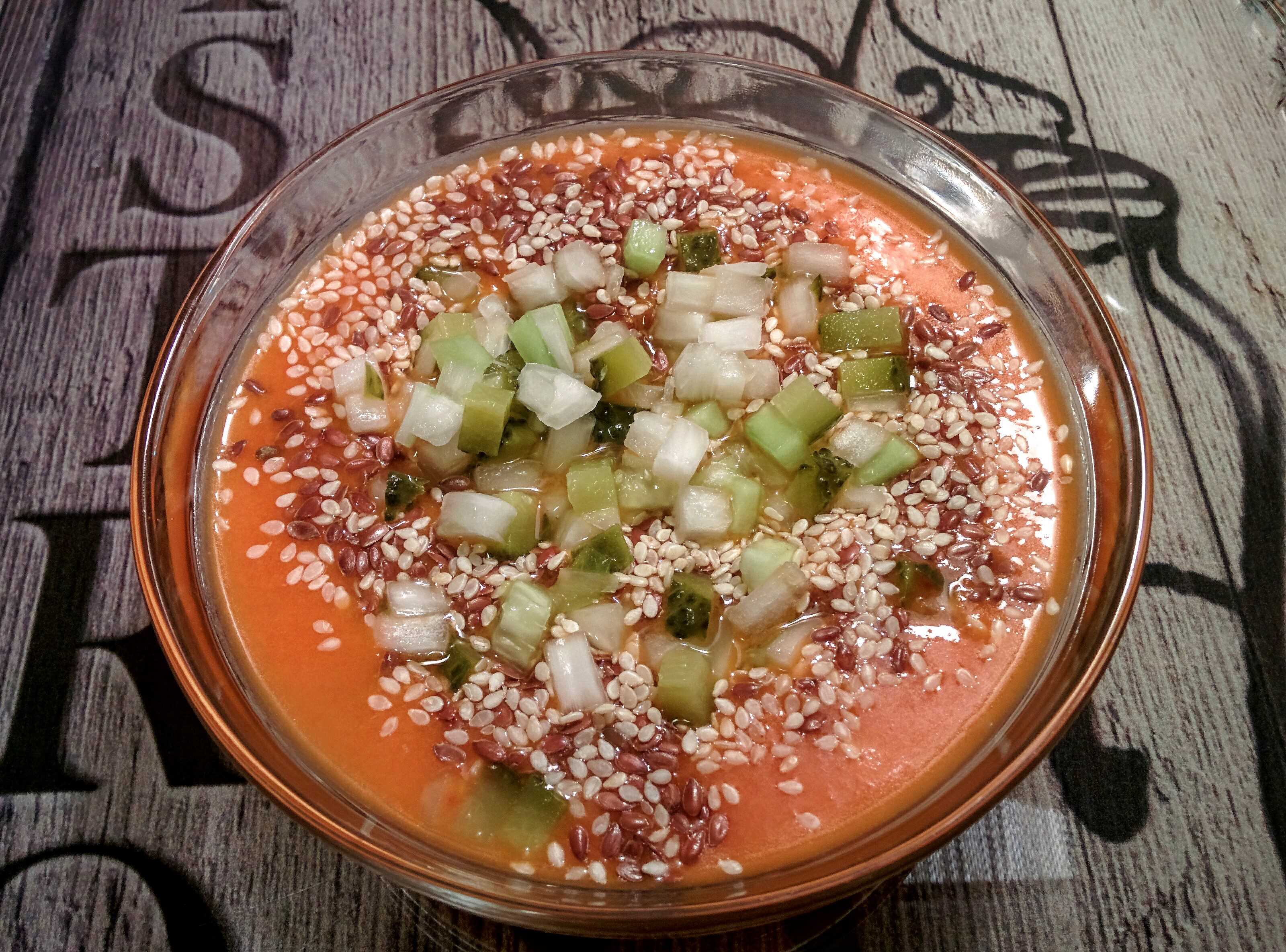 Gazpacho con hortalizas y semillas