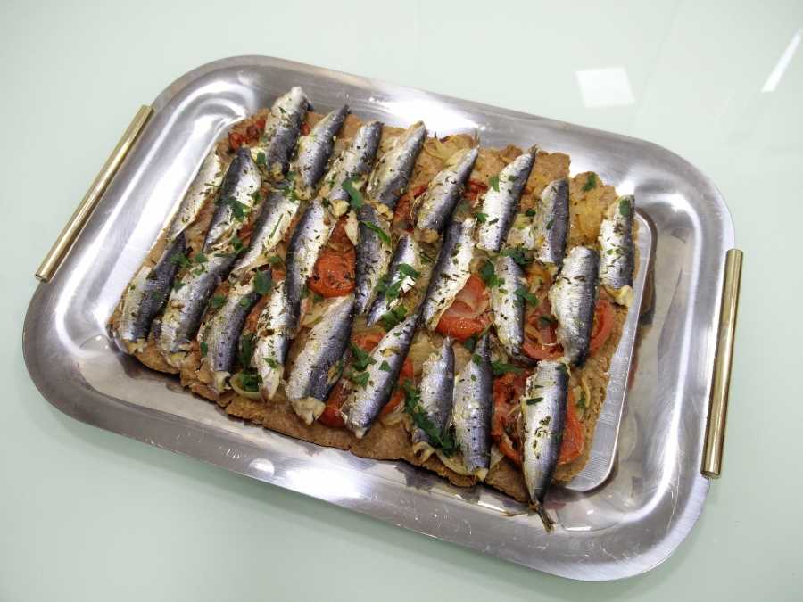 Coca integral de sardinas