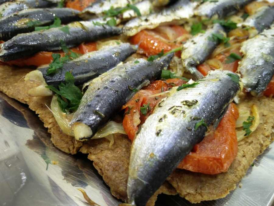 Coca integral de sardinas