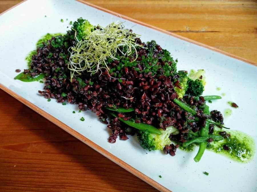 Arroz negro con vegetales