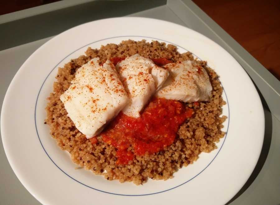 Quinua con bacalao y tomate