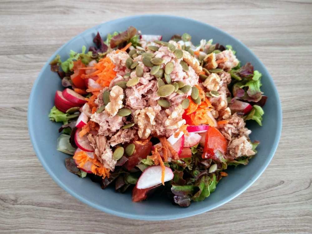 Ensalada con atún y nueces