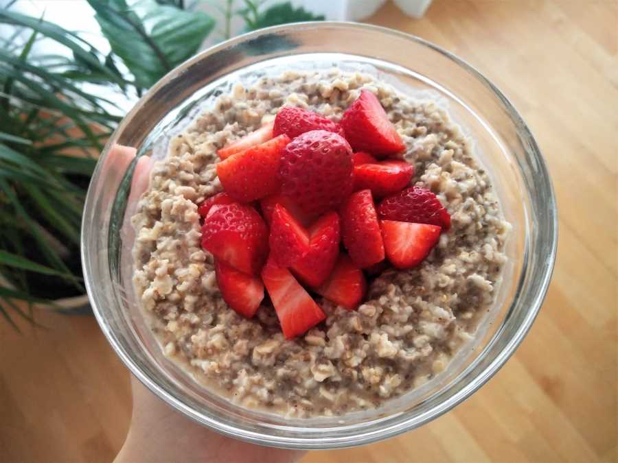 Porridge con chía y fresas