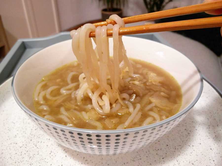 Sopa de cebolla con fideos konjac