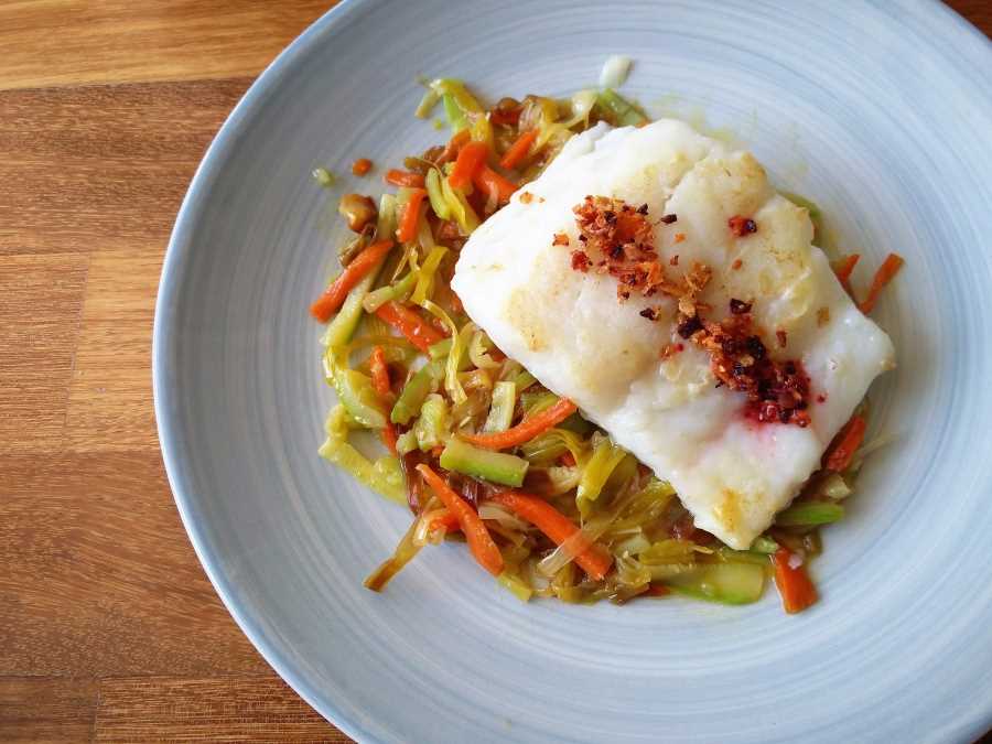 Bacalao con juliana de verduras