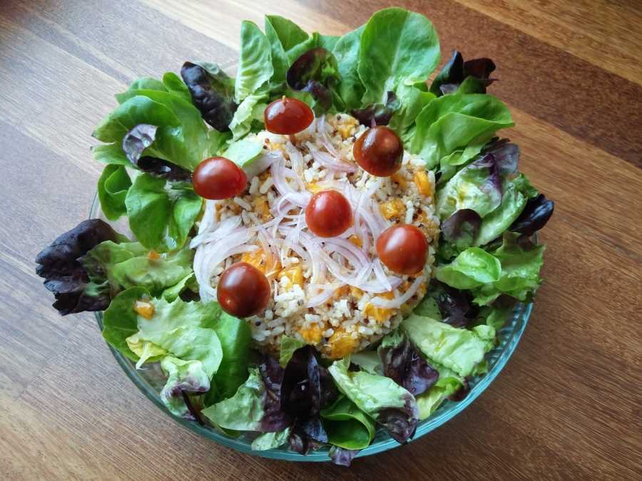 Ensalada de quinua y arroz con naranja