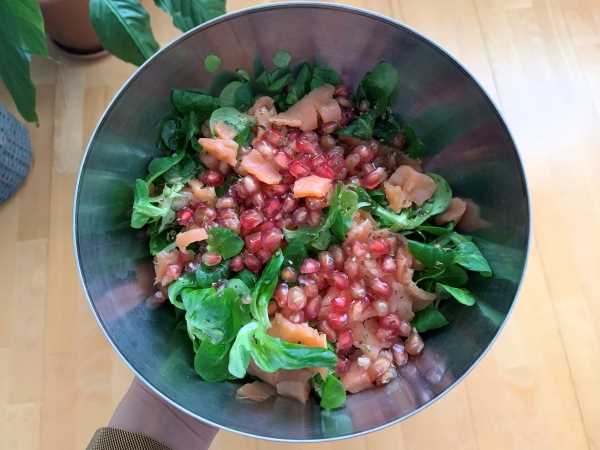 Ensalada con granada y salmón