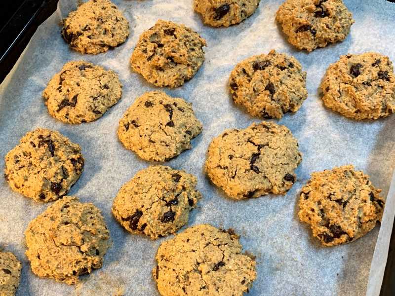 Galletas con crema de cacahuete y chocolate