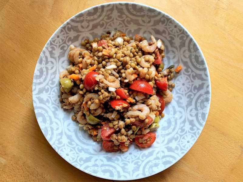 Ensalada de lentejas y gambitas